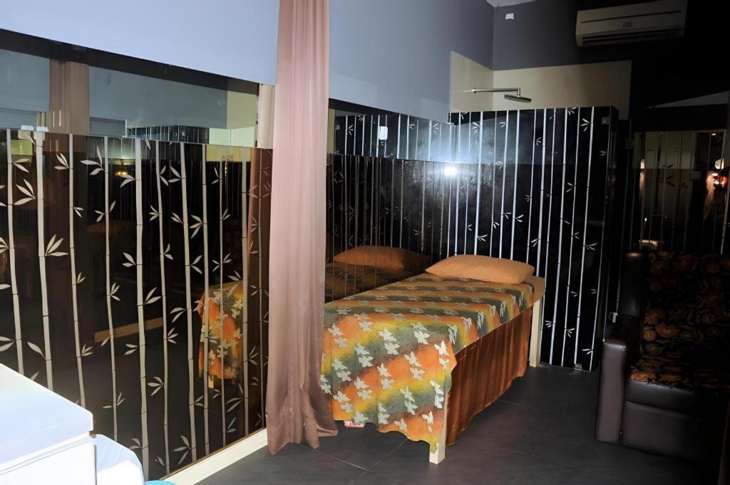 Hotel Cemerlang Bandung Buitenkant foto