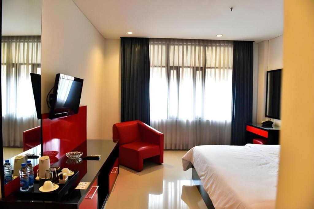 Hotel Cemerlang Bandung Buitenkant foto