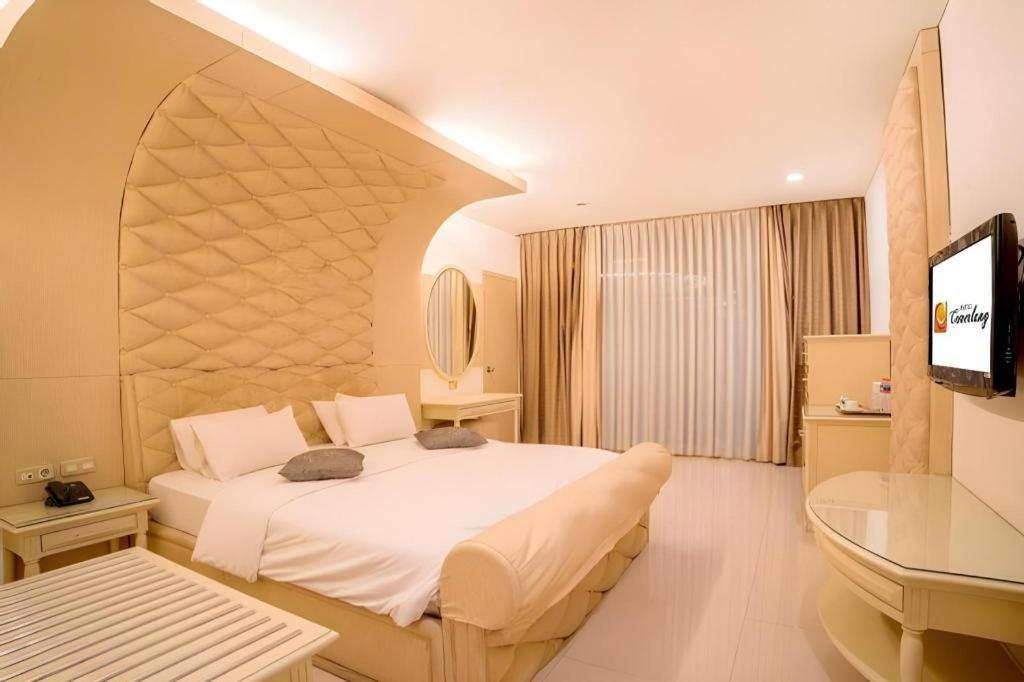 Hotel Cemerlang Bandung Buitenkant foto