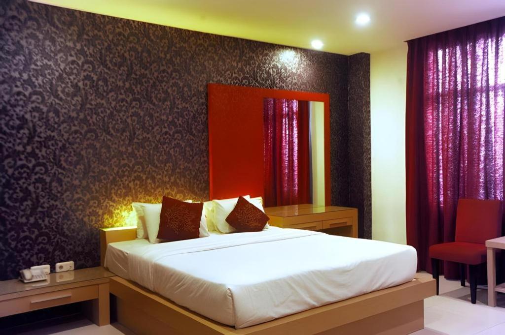 Hotel Cemerlang Bandung Buitenkant foto