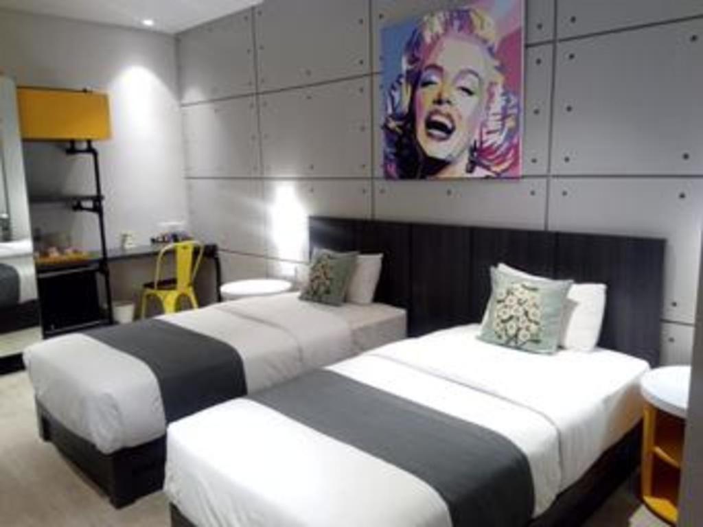 Hotel Cemerlang Bandung Buitenkant foto