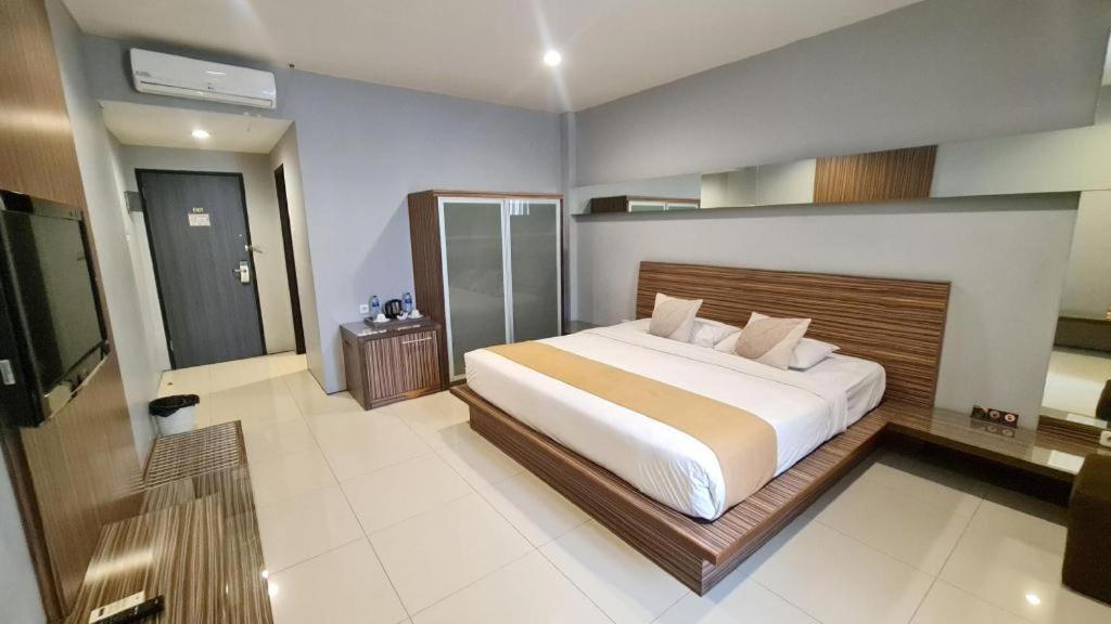 Hotel Cemerlang Bandung Buitenkant foto