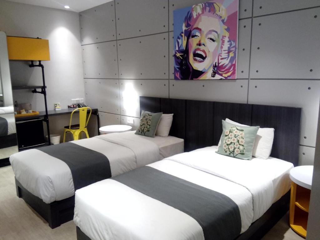 Hotel Cemerlang Bandung Buitenkant foto