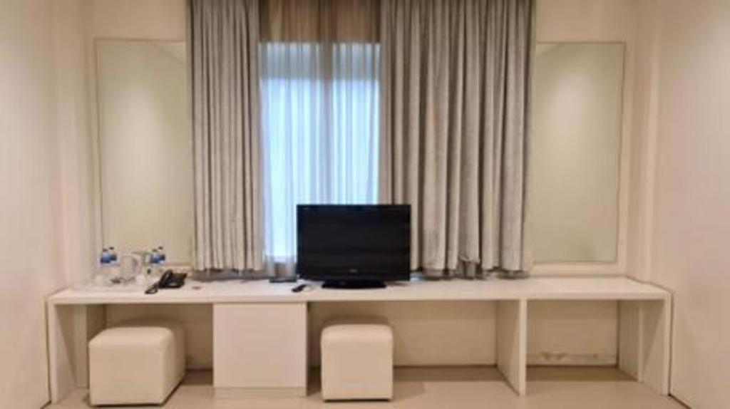 Hotel Cemerlang Bandung Buitenkant foto