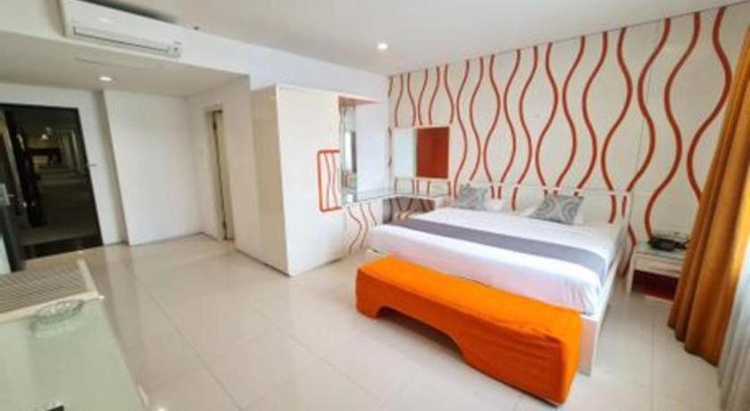 Hotel Cemerlang Bandung Buitenkant foto