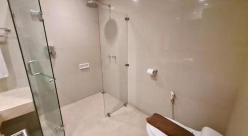 Hotel Cemerlang Bandung Buitenkant foto
