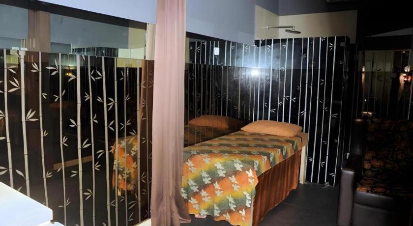 Hotel Cemerlang Bandung Buitenkant foto