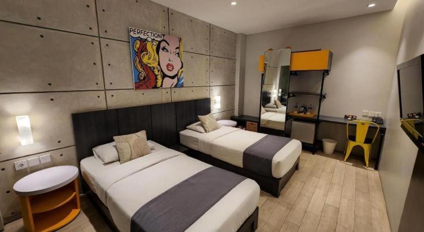 Hotel Cemerlang Bandung Buitenkant foto